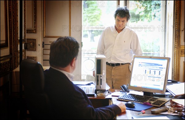 06/26/2004. EXCLUSIF. Jean-Louis Borloo, le ministre de l'Emploi, du Travail et de la Cohesion sociale travaillant, au ministere, sur le Plan de Cohesion sociale avant sa presentation en conseil des ministres le 30 juin prochain.