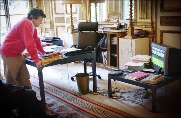 06/26/2004.  Jean-Louis Borloo, le ministre de l'Emploi, du Travail et de la Cohesion sociale travaillant, au ministere, sur le Plan de Cohesion sociale avant sa presentation en conseil des ministres le 30 juin prochain.