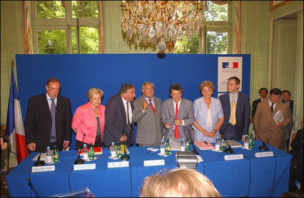 30/06/2004. Conference de presse de Jean-Louis Borloo, Ministre de l'Emploi, du Travail et de la Cohesion sociale, presentant le plan de cohesion sociale.