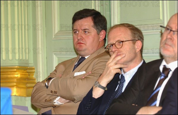 30/06/2004. Conference de presse de Jean-Louis Borloo, Ministre de l'Emploi, du Travail et de la Cohesion sociale, presentant le plan de cohesion sociale.