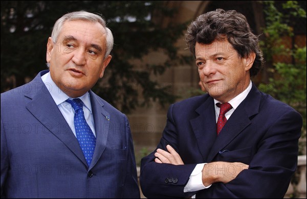 30/09/2004. Reunion des services de l'Etat pour le plan social a la Mutualite a Paris.