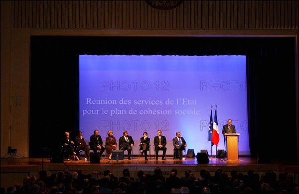 30/09/2004. Reunion des services de l'Etat pour le plan social a la Mutualite a Paris.