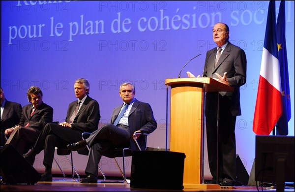 30/09/2004. Reunion des services de l'Etat pour le plan social a la Mutualite a Paris.