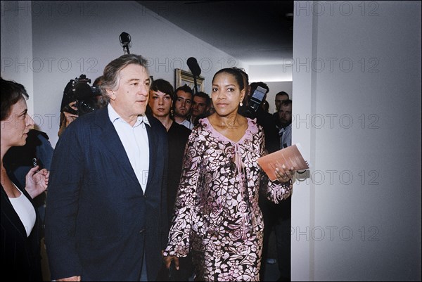 06/18/2005. American actor Robert De Niro opens exhibition of Robert De Niro Sr. paintings at La Piscine in Roubaix.