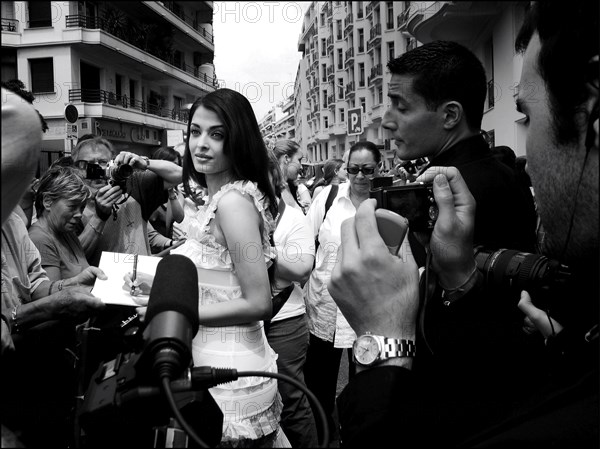 05/00/2006. Life in Cannes outside the Palais des Festivals.