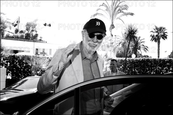 05/00/2006. Life in Cannes outside the Palais des Festivals.