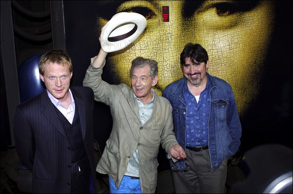 05/16/2006. Arrival of Da Vinci Code crew at Cannes rail station.