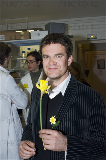 03/13/2008. Operation 'Une jonquille pour la Vie'. L'institut Curie recoit Thierry Gilardi, Henri Sagnier et Herve Mathoux pour soutenir la recherche contre le cancer.