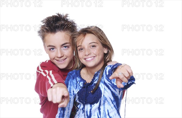 09/00/2002 - Close Up French singers Priscilla and Jules.