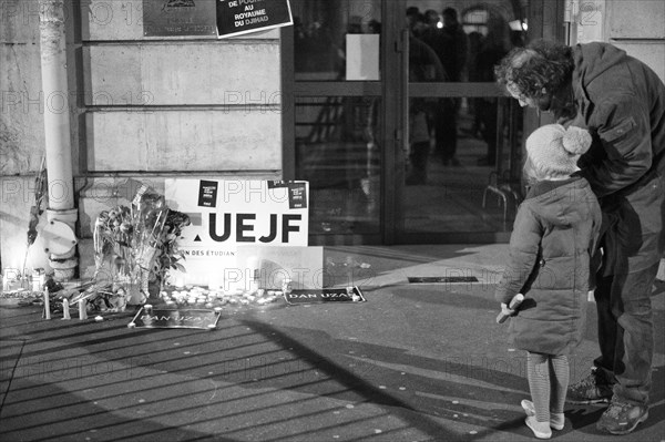 Manifestation de solidarité à l'égard du peuple danois devant l'ambassade du Danemark à Paris