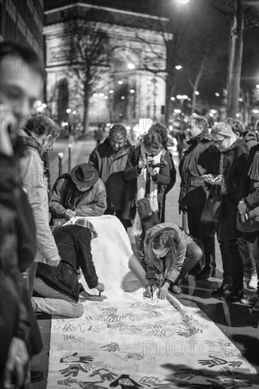 Manifestation de solidarité à l'égard du peuple danois devant l'ambassade du Danemark à Paris