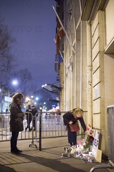 Manifestation de solidarité à l'égard du peuple danois devant l'ambassade du Danemark à Paris