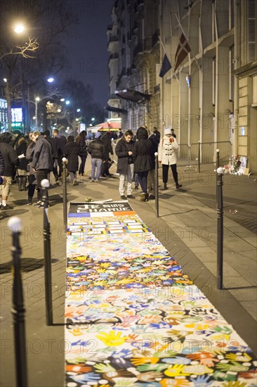 Manifestation de solidarité à l'égard du peuple danois devant l'ambassade du Danemark à Paris