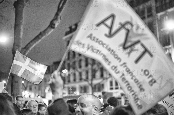 Manifestation de solidarité à l'égard du peuple danois devant l'ambassade du Danemark à Paris