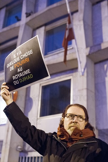 Manifestation de solidarité à l'égard du peuple danois devant l'ambassade du Danemark à Paris