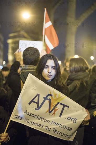 Manifestation de solidarité à l'égard du peuple danois devant l'ambassade du Danemark à Paris