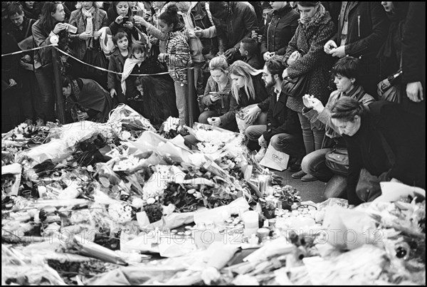 Hommage aux victimes des attentats du 13 novembre 2015 à Paris