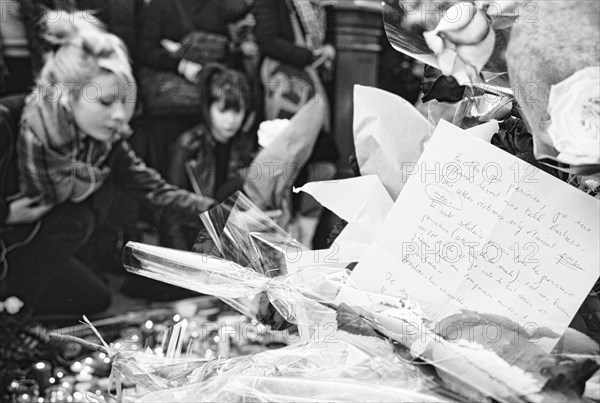 Hommage aux victimes des attentats du 13 novembre 2015 à Paris