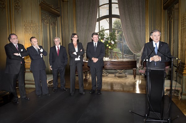 Remise du Prix Dialogo 2012

Remise du Prix Dialogo Ã  l'ambassade d'Espagne attribuÃ© Ã  SociÃ©tÃ© des Amis du Louvre et Ã  la Fundacion Amigos Museo del Prado