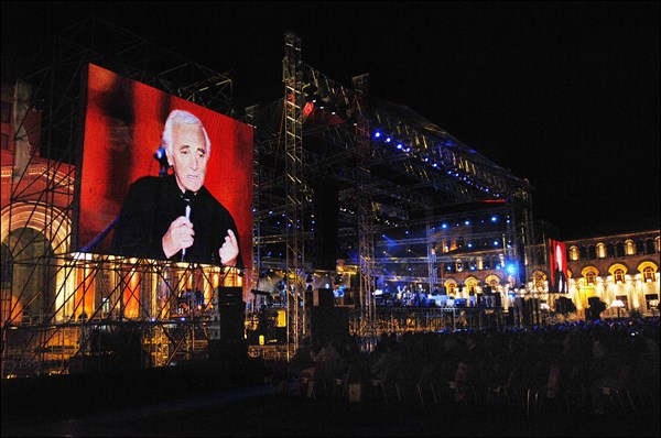 Concert de Charles Aznavour à Erevan (Arménie), le 30 septembre 2006