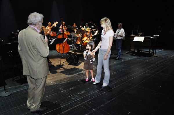 Charles Aznavour sur scène à New York, le 18 septembre 2006