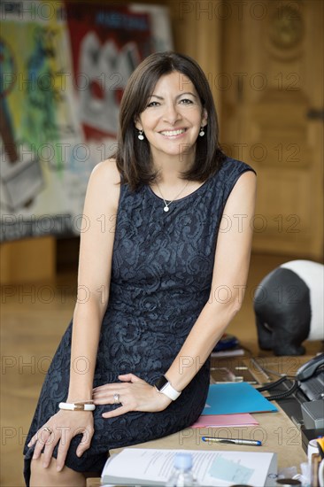 Anne Hidalgo dans son bureau de la Mairie de Paris (2016)