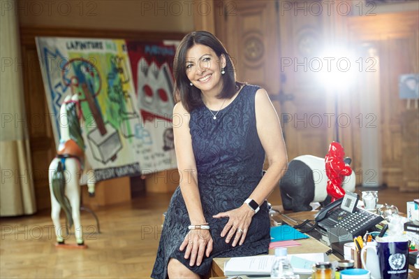 Anne Hidalgo dans son bureau de la Mairie de Paris (2016)