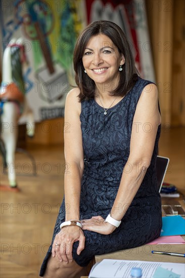 Anne Hidalgo dans son bureau de la Mairie de Paris (2016)