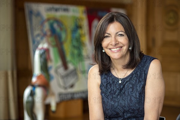 Anne Hidalgo dans son bureau de la Mairie de Paris (2016)