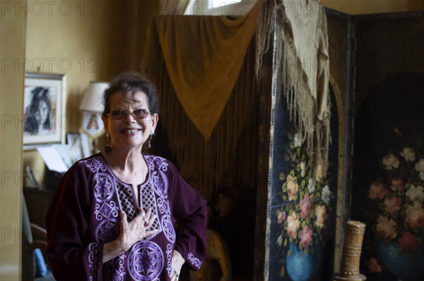 Claudia Cardinale chez elle à Paris