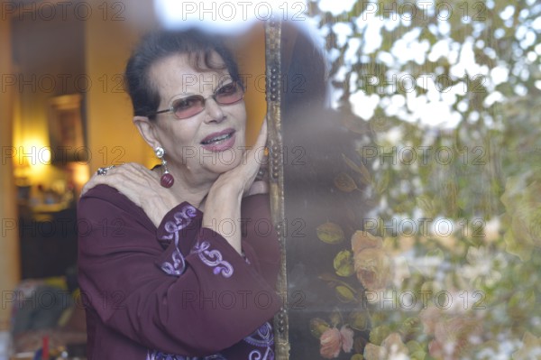 Claudia Cardinale chez elle à Paris