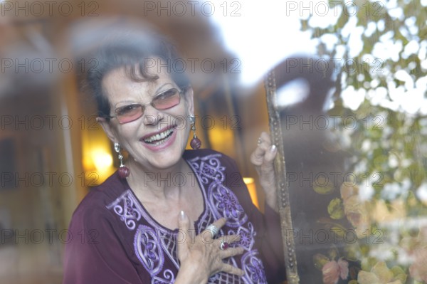 Claudia Cardinale chez elle à Paris