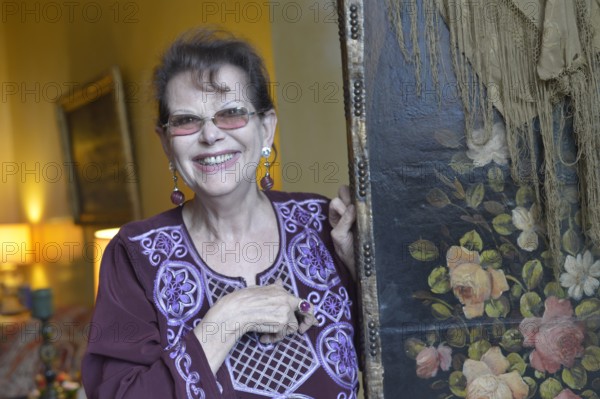 Claudia Cardinale chez elle à Paris