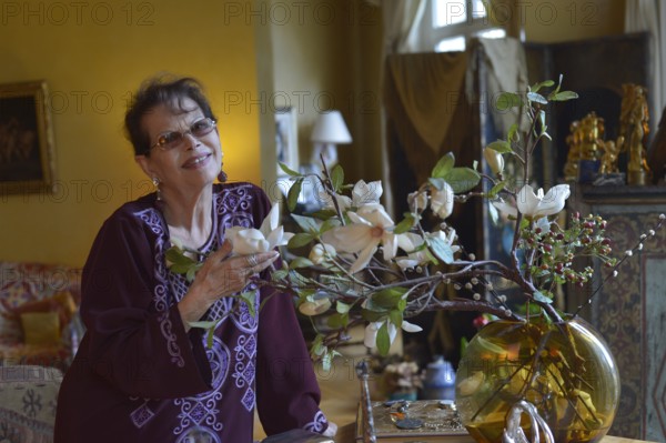 Claudia Cardinale chez elle à Paris