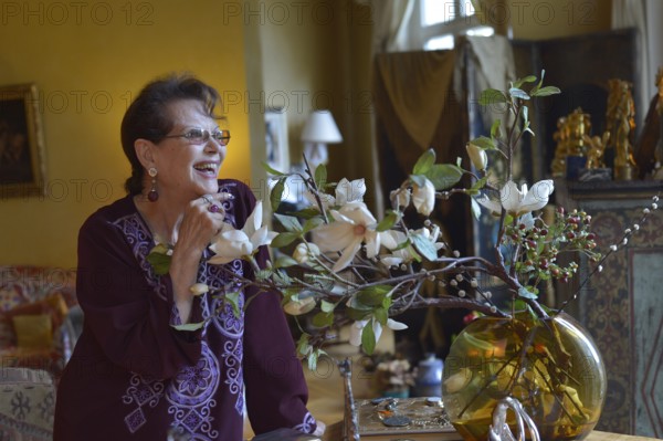 Claudia Cardinale chez elle à Paris