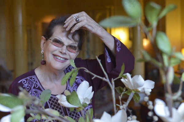 Claudia Cardinale chez elle à Paris