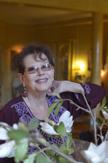 Claudia Cardinale chez elle à Paris
