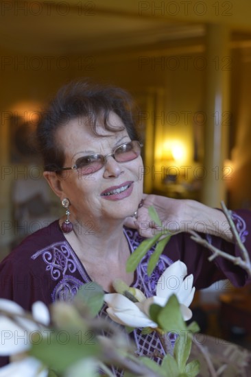 Claudia Cardinale chez elle à Paris