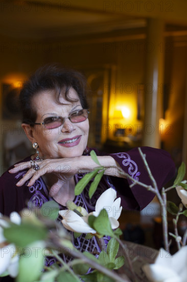 Claudia Cardinale chez elle à Paris