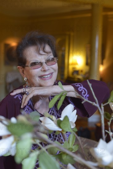 Claudia Cardinale chez elle à Paris