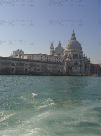 Venise Salute Eglise de la Salute et pointe de la Douane (Dogana) sur le Grand Canal, soleil d'hiver