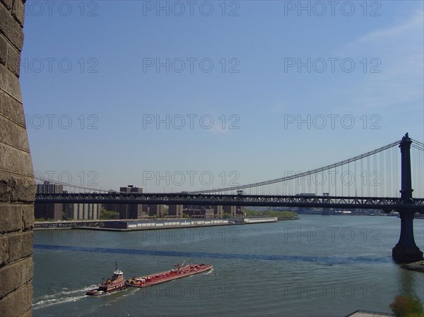 New-York (USA), Manhattan, vue du Manhattan Bridge et de l'East River depuis le Brooklyn Bridge