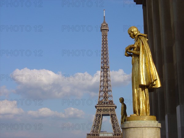 Paris, Tour Eiffel et esplanade du Trocadéro, architecture des années 1930