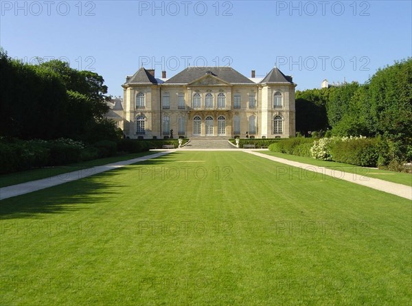 Façade donnant sur le jardin du musée Rodin à Paris