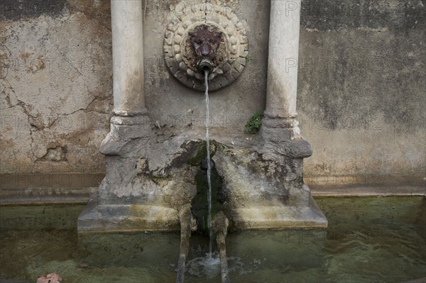 Provence289 Fontaine de Provence, Lourmarin