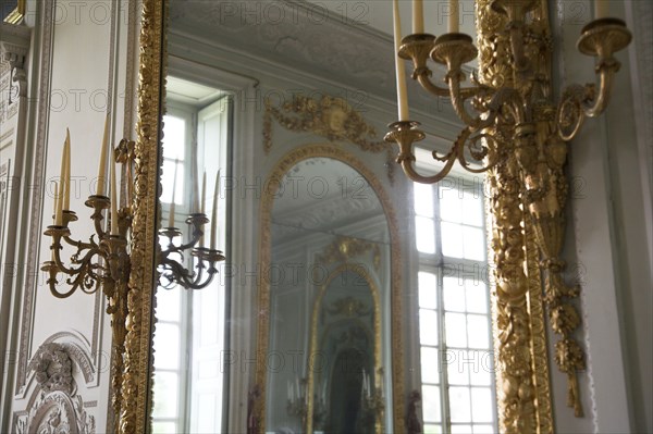 Versailles073 Château de Versailles, Petit Trianon, miroirs et appliques