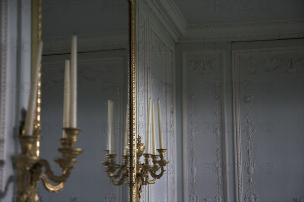 Versailles114 Château de Versailles, Petit Trianon, Boudoir, miroir et appliques