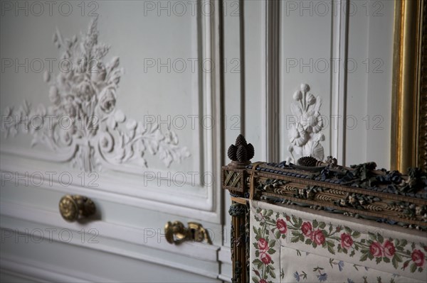 Versailles120 Château de Versailles, Petit Trianon, cabinet de toilette, porte, boiserie et pare-feu