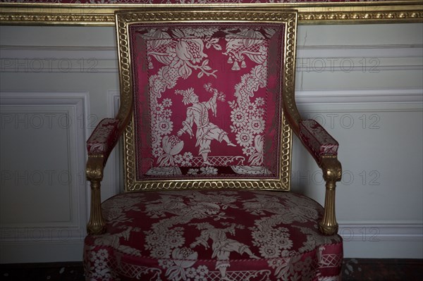 Versailles132 Château de Versailles, Petit Trianon, appartement de Louis XV, à l'attique, fauteuil (détail)