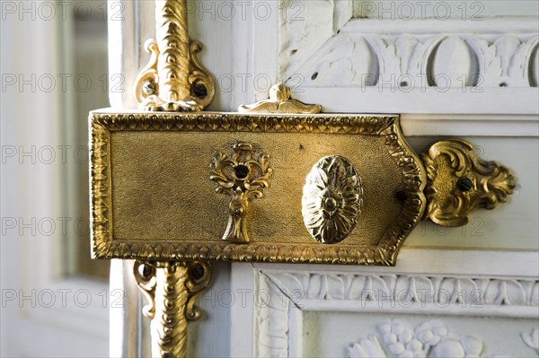 Versailles139 Château de Versailles, Petit Trianon, porte, détail de serrure